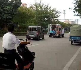 网友爆料摩托车事件视频,摩托车失控引发事故，现场画面令人揪心